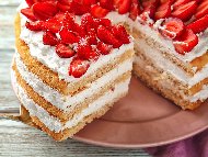 Рецепта Лесна гола торта с домашни блатове, маскарпоне, сметана и ягоди
